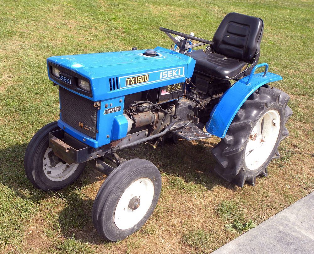 Iseki TX1500 mini tractor, front three-quarter view